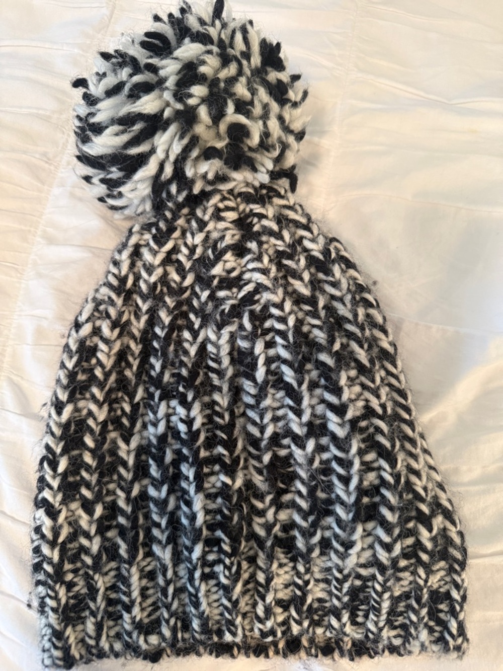 Club Monaco Black & White Pom Pom Knit Beanie